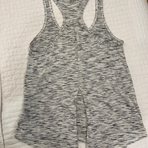 Lululemon Salute the Sun Tank Gently Worn Size 10 - Picture 6 of 7
